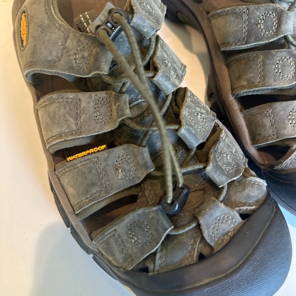 Keen Men’s Newport Leather Brown and Black Sport Sandals with Contoured Footbed - Picture 3 of 8